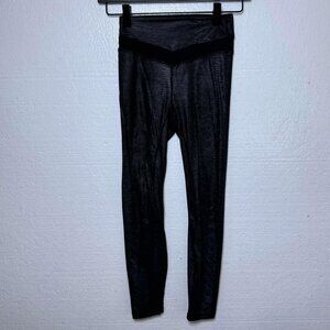 Zyia Active Size 2 Iridescent Stamp Snakeskin Leggings Black Activewear Stretchy